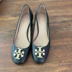 Tory Burch black leather close toe heels size 7.5, excellent use condition